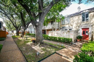 2585 Marilee Ln in Houston, TX - Building Photo