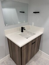14833 Erwin St, Unit 5 in Los Angeles, CA - Building Photo - Building Photo