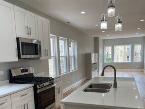 10914 S Vernon Ave in Chicago, IL - Building Photo - Building Photo