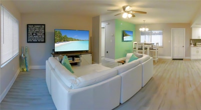 6414 Indiana Ave in New Port Richey, FL - Foto de edificio - Building Photo