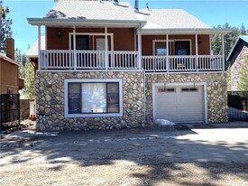 1068 Cherokee St in Fawnskin, CA - Building Photo