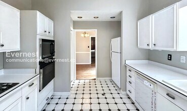 812 Sycamore Dr in Decatur, GA - Building Photo - Building Photo