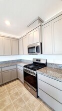 10001 Alpine Gold Wy in Sacramento, CA - Building Photo - Building Photo