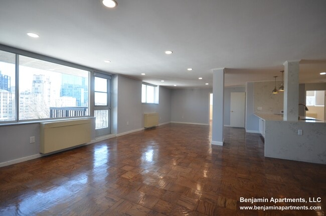 77 Monmouth St, Unit 1 in Brookline, MA - Building Photo - Building Photo