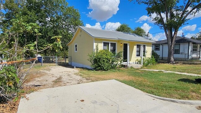 1614 N Lynn St in Taylor, TX - Building Photo - Building Photo
