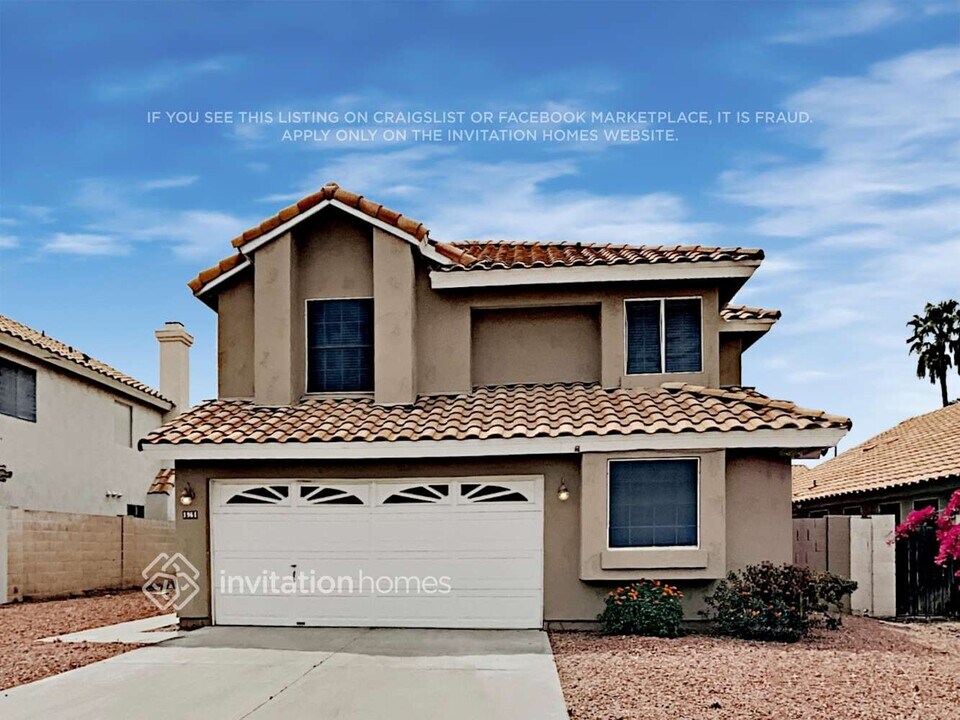 1961 E Rosemonte Dr in Phoenix, AZ - Building Photo