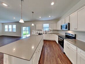 33942 Thyme Dr in Zephyrhills, FL - Building Photo - Building Photo