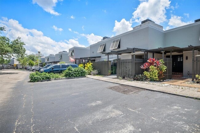 11244 NW 14th Ct in Pembroke Pines, FL - Building Photo - Building Photo