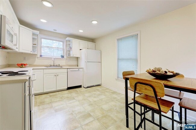 145 Arch St in Ramsey, NJ - Building Photo - Building Photo