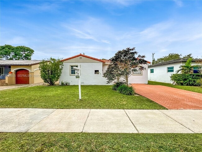 5760 SW 10th St in West Miami, FL - Building Photo - Building Photo