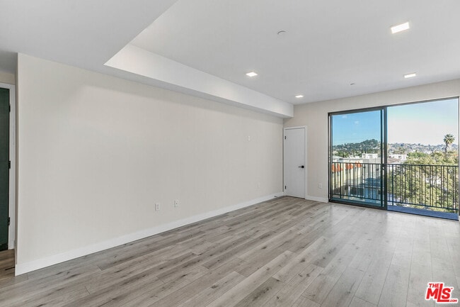 1111 N Kenmore Ave in Los Angeles, CA - Building Photo - Building Photo