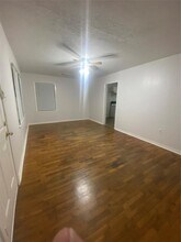 332 Greenbriar Dr in Baytown, TX - Building Photo - Building Photo