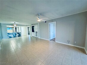 2711 First St in Ft. Myers, FL - Foto de edificio - Building Photo