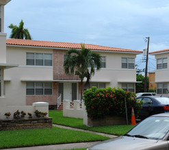 15-19 Salamanca Ave in Coral Gables, FL - Building Photo - Building Photo