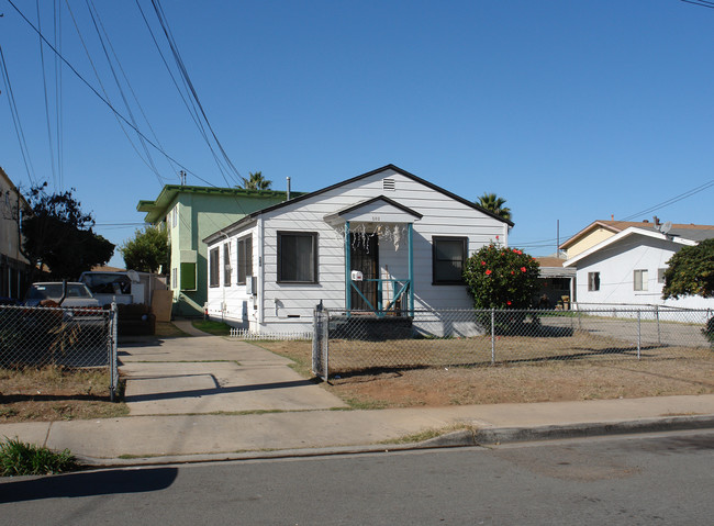 582 12th St in Imperial Beach, CA - Foto de edificio - Building Photo