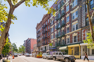 332 E 9th St in New York, NY - Building Photo - Primary Photo