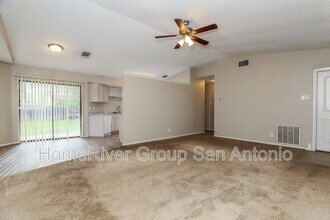 6134 Valley Tree in San Antonio, TX - Building Photo - Building Photo