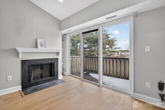 304 Aspen Dr in Plainsboro, NJ - Building Photo - Building Photo