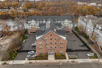 River Breeze Residential in Shelton, CT - Foto de edificio - Building Photo