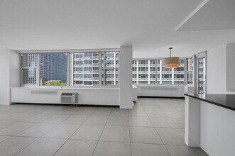4250 N Marine Dr, Unit 1115 in Chicago, IL - Foto de edificio - Building Photo