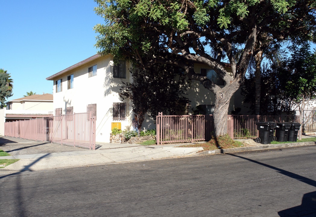 945 N Inglewood Ave in Inglewood, CA - Foto de edificio