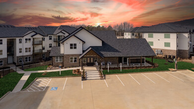 Brentwood Apartments in Conway, AR - Foto de edificio - Building Photo