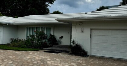 2020 Coral Reef Dr in Pompano Beach, FL - Building Photo - Building Photo