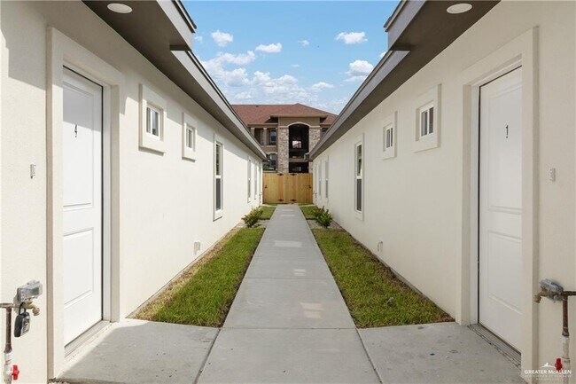 1704 W Violet Dr in Pharr, TX - Building Photo - Building Photo
