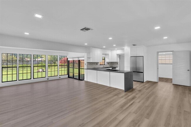 property at 418 S 57th Way
