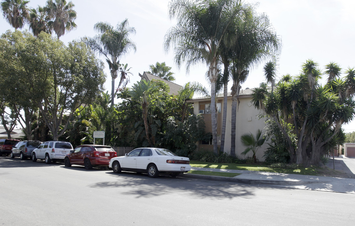 Topaz Lanai Apartments in Fullerton, CA - Foto de edificio