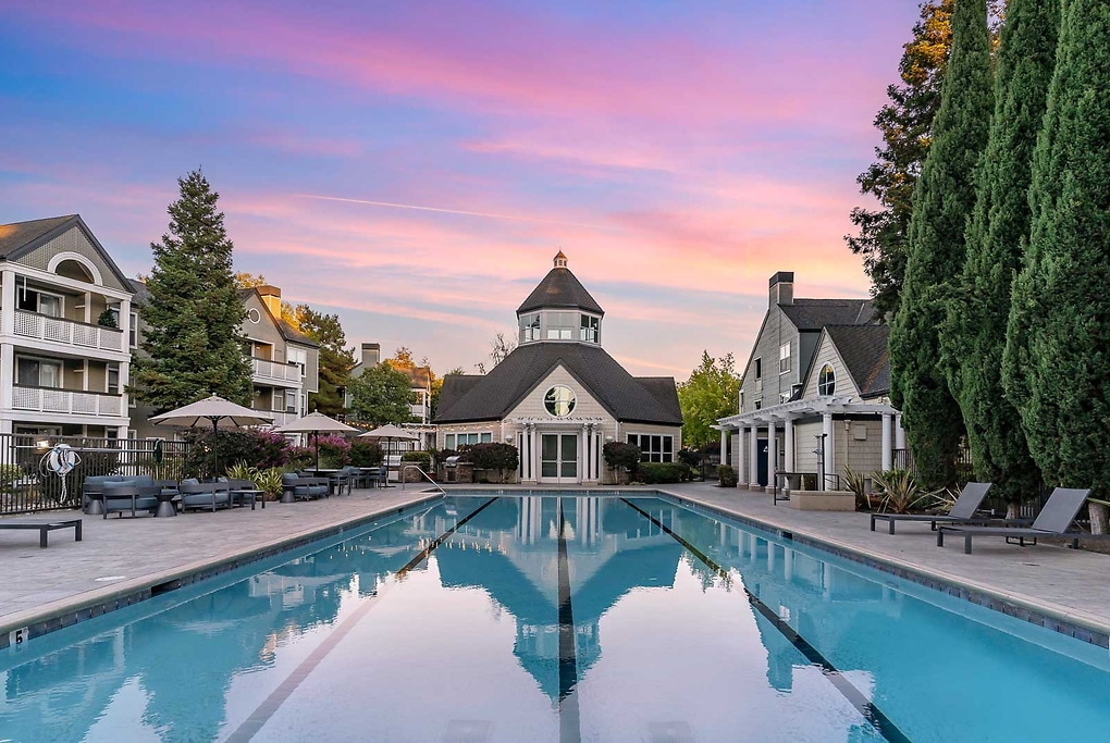 Willow Lake in San Jose, CA - Building Photo
