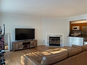 12134 Salemtown Dr in Woodbridge, VA - Foto de edificio - Building Photo