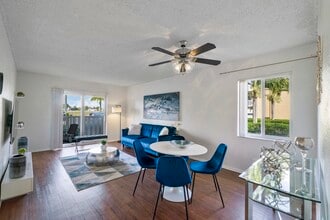 Windsor Forest in Pompano Beach, FL - Foto de edificio - Building Photo