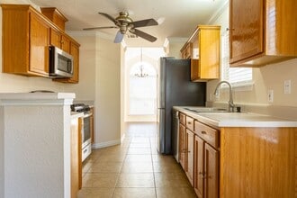 13921 Greinert Dr in Pflugerville, TX - Building Photo - Building Photo
