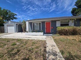 250 37th St N in St. Petersburg, FL - Building Photo