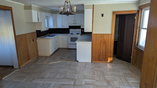 24 Mechanic St, Unit Downstairs A