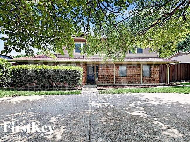 property at 3000 Laurel Ln