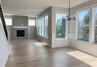 4949 NW Deerhaven Ter in Portland, OR - Building Photo - Building Photo