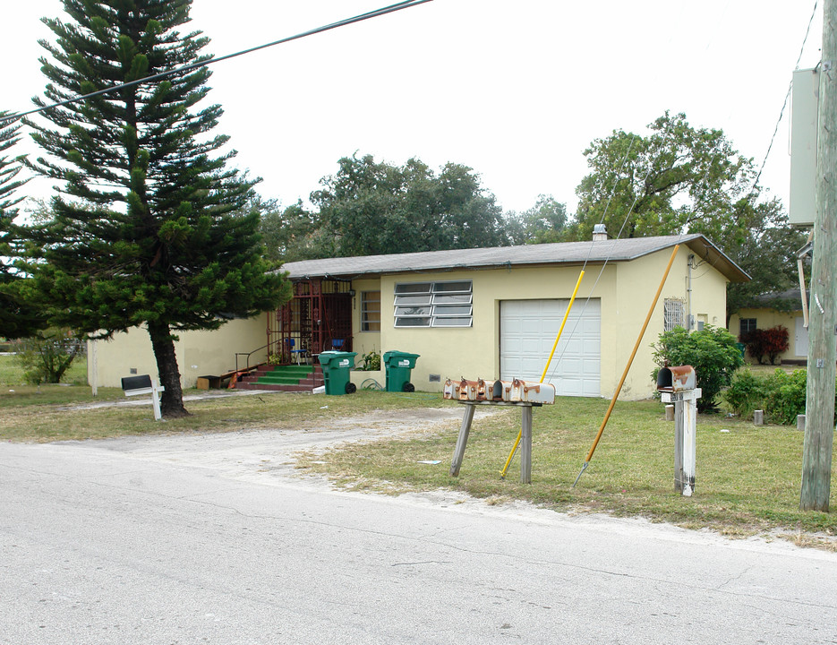 9528 NW 8th Ave in Miami, FL - Building Photo