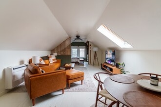 824 5th St NE, Unit Attic Loft in Minneapolis, MN - Building Photo - Building Photo