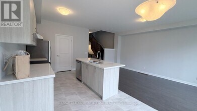 16 Harvey Bunker Cres in Markham, ON - Building Photo - Building Photo