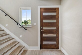 201 Honey Creek Ct in Austin, TX - Building Photo - Building Photo