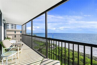 9375 Gulf Shore Dr in Naples, FL - Foto de edificio - Building Photo