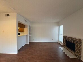 2104 Park Willow Ln in Arlington, TX - Building Photo - Building Photo