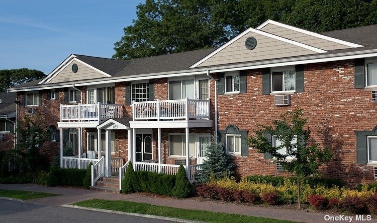 425 Lincoln Blvd-Unit -3-2T in Hauppauge, NY - Building Photo