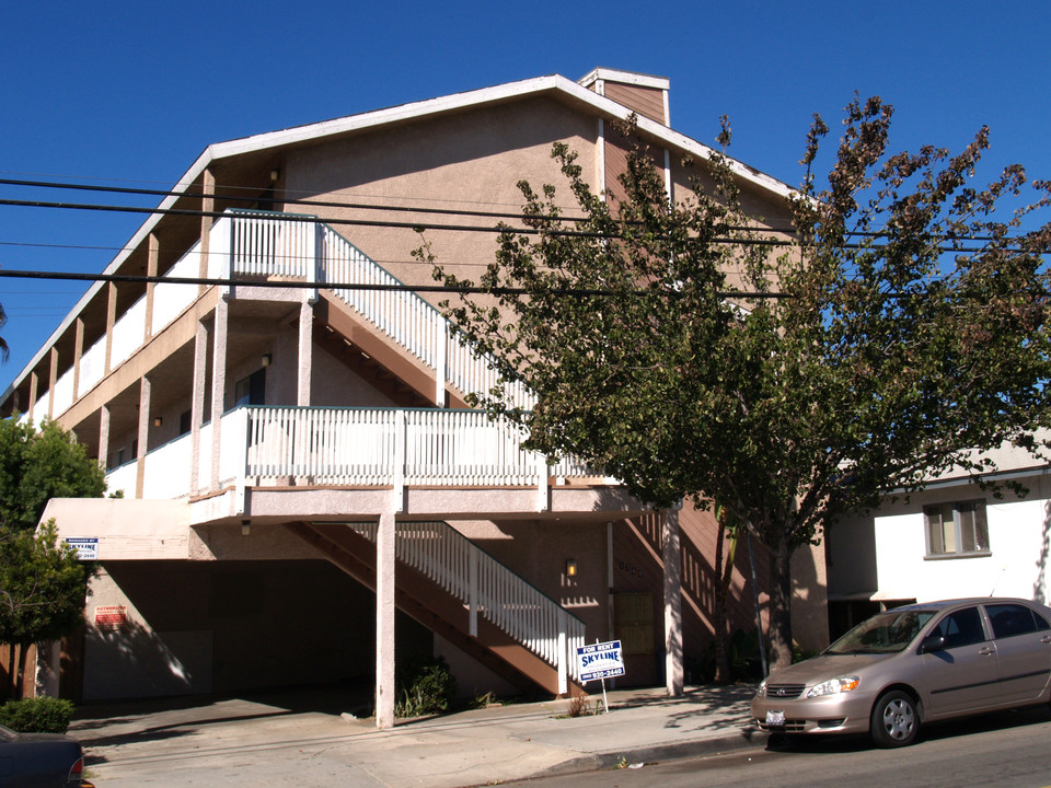 1749 Obispo Ave in Long Beach, CA - Building Photo