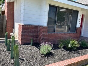 1500 Van Dorsten Ave in Corcoran, CA - Building Photo - Building Photo