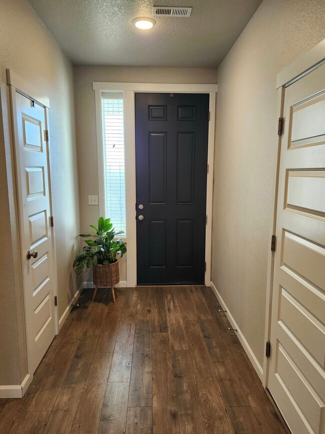 8203 Ballard Lp in West Richland, WA - Building Photo - Building Photo