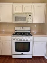 1030 Kamm Ave in Kingsburg, CA - Building Photo - Building Photo