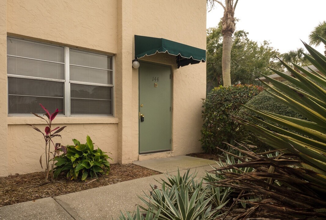 4800 Rilma Ave in Sarasota, FL - Building Photo